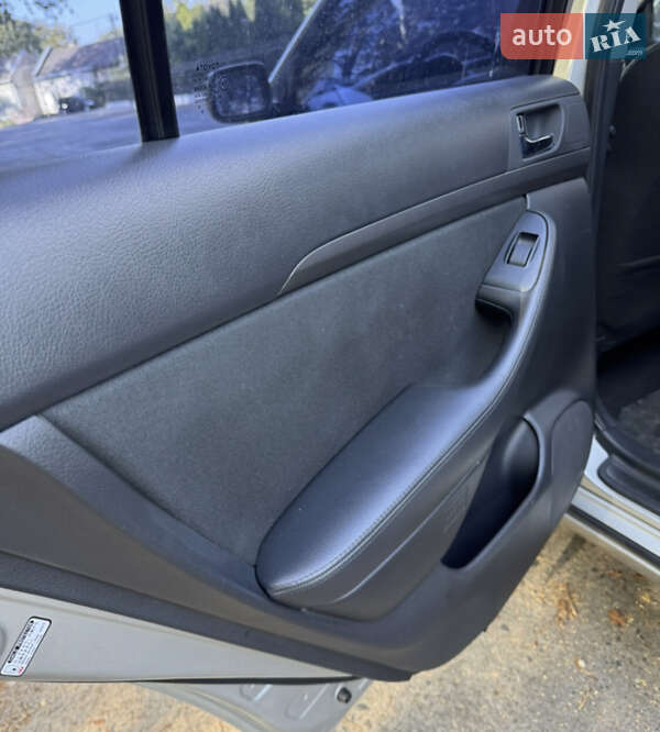 Седан Toyota Avensis 2005 в Тернополе