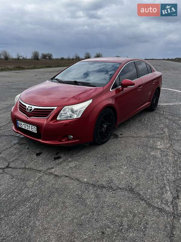 Седан Toyota Avensis 2010 в Виннице