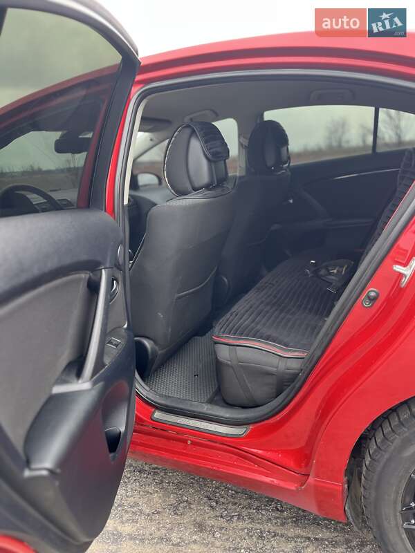 Седан Toyota Avensis 2010 в Виннице