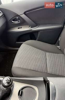 Седан Toyota Avensis 2011 в 