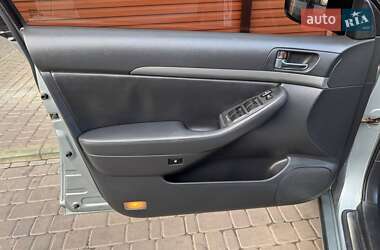 Лифтбек Toyota Avensis 2008 в 