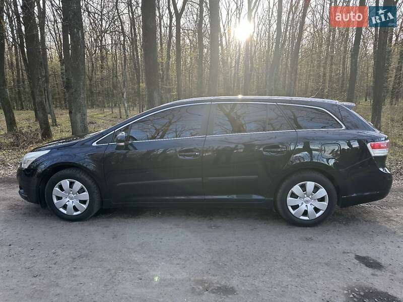 Универсал Toyota Avensis 2010 в Луцке