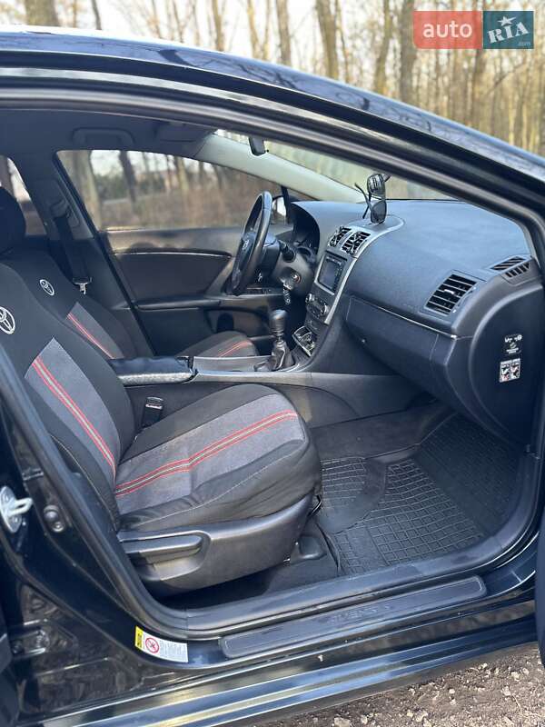 Универсал Toyota Avensis 2010 в Луцке