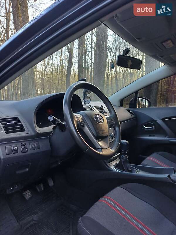 Универсал Toyota Avensis 2010 в Луцке