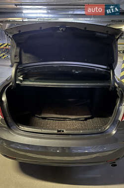 Седан Toyota Avensis 2011 в 