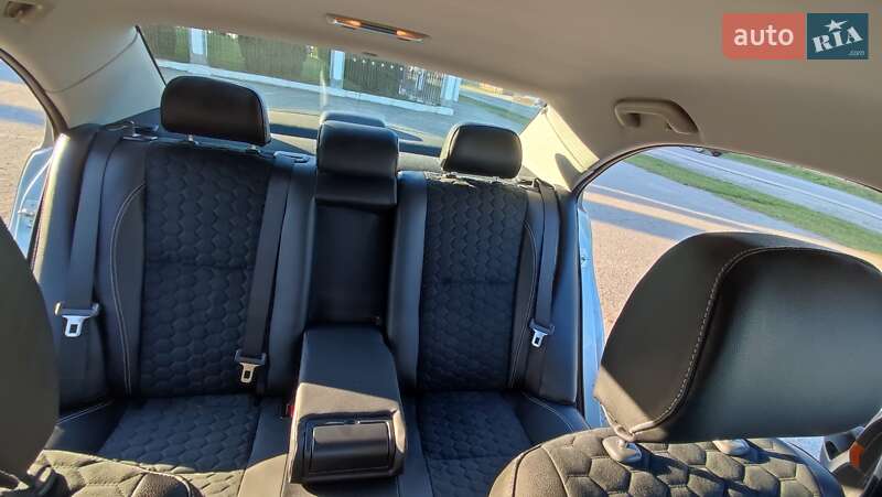 Седан Toyota Avensis 2008 в Дубні