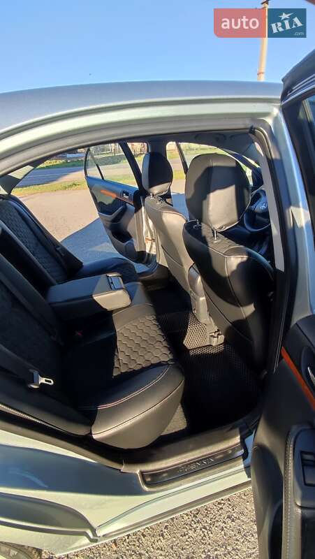 Седан Toyota Avensis 2008 в Дубні