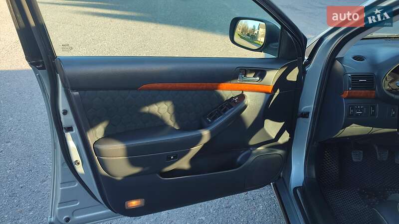 Седан Toyota Avensis 2008 в Дубні