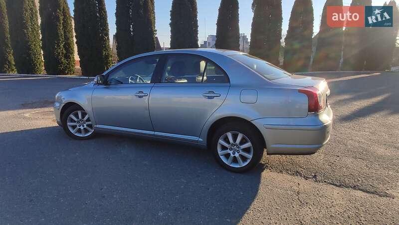 Седан Toyota Avensis 2008 в Дубні