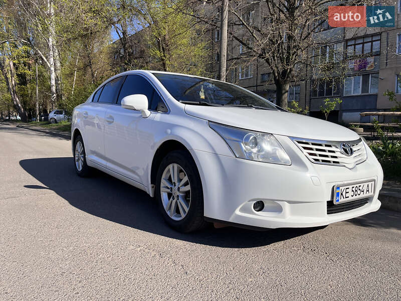 Седан Toyota Avensis 2011 в Кривому Розі