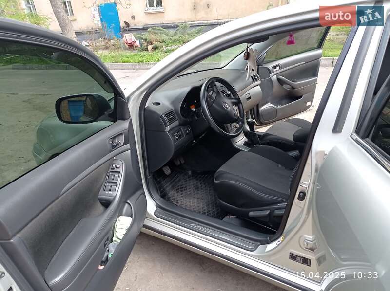 Седан Toyota Avensis 2008 в Кременчуге