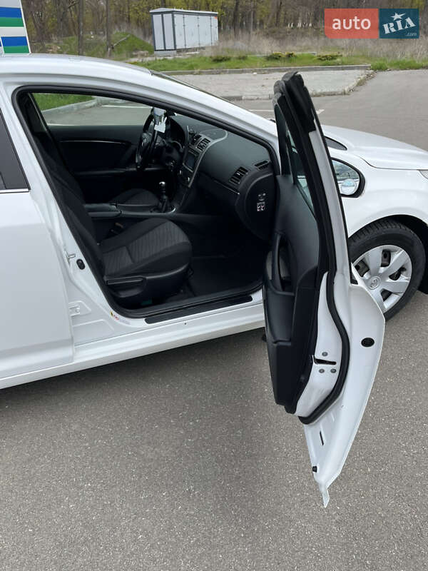 Універсал Toyota Avensis 2010 в Хмельницькому