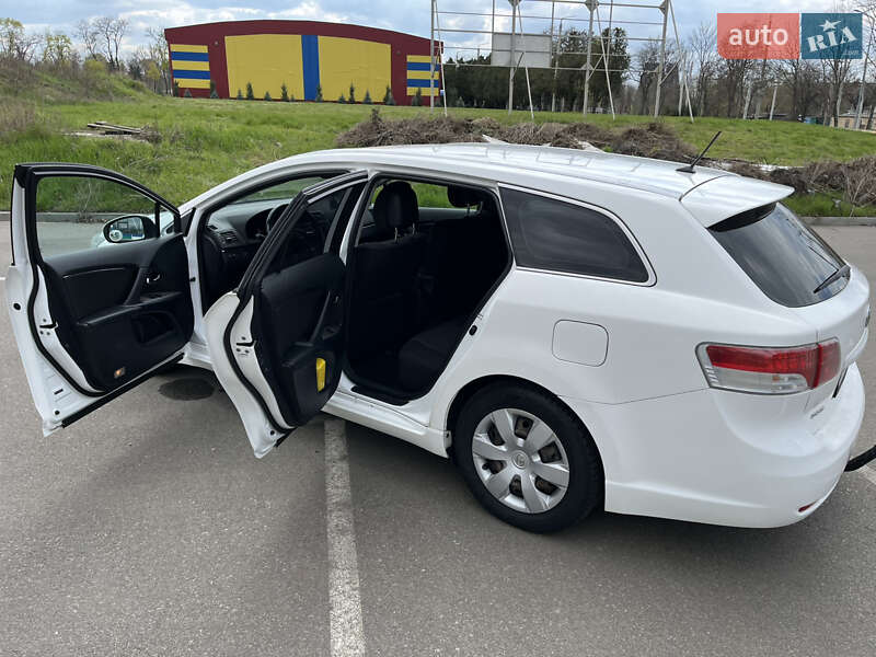Універсал Toyota Avensis 2010 в Хмельницькому