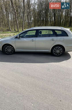 Універсал Toyota Avensis 2005 в 
