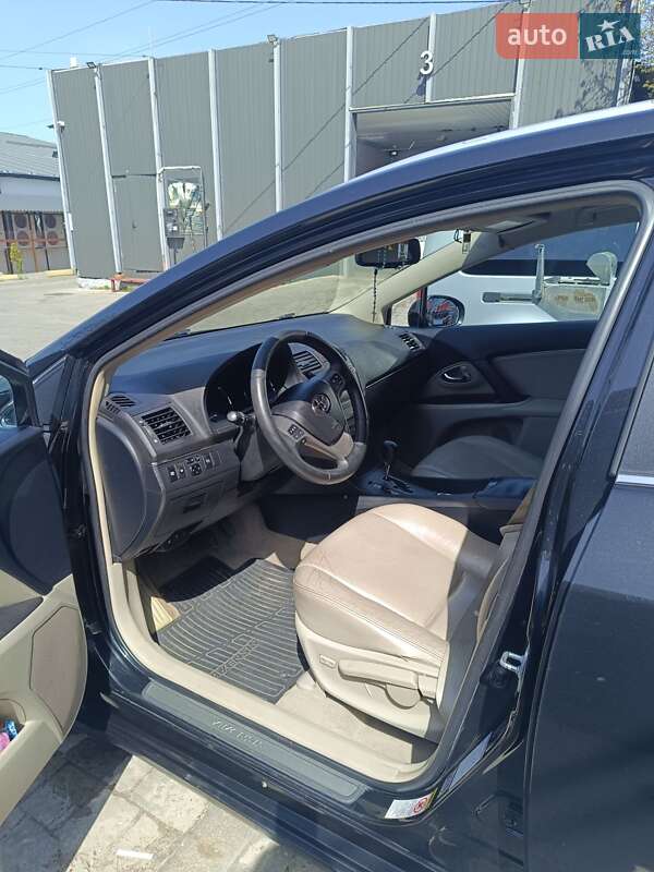 Універсал Toyota Avensis 2011 в Львові