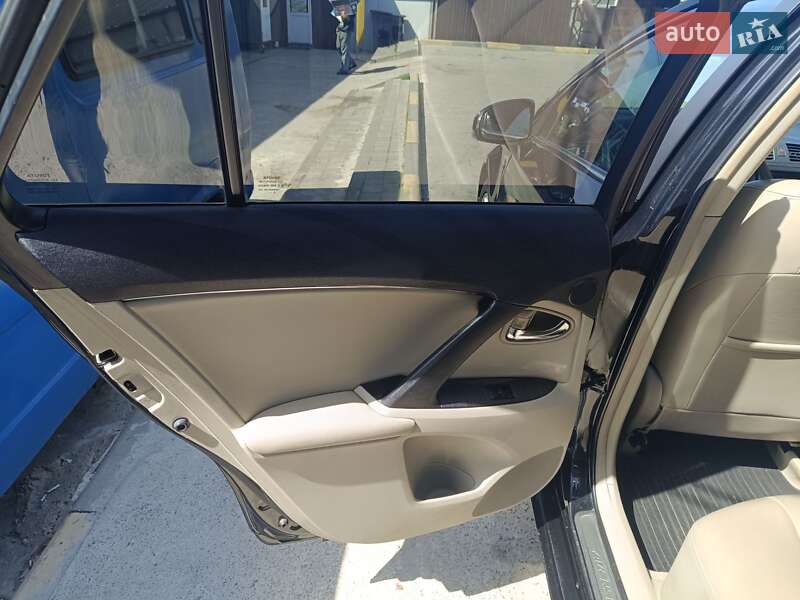 Універсал Toyota Avensis 2011 в Львові