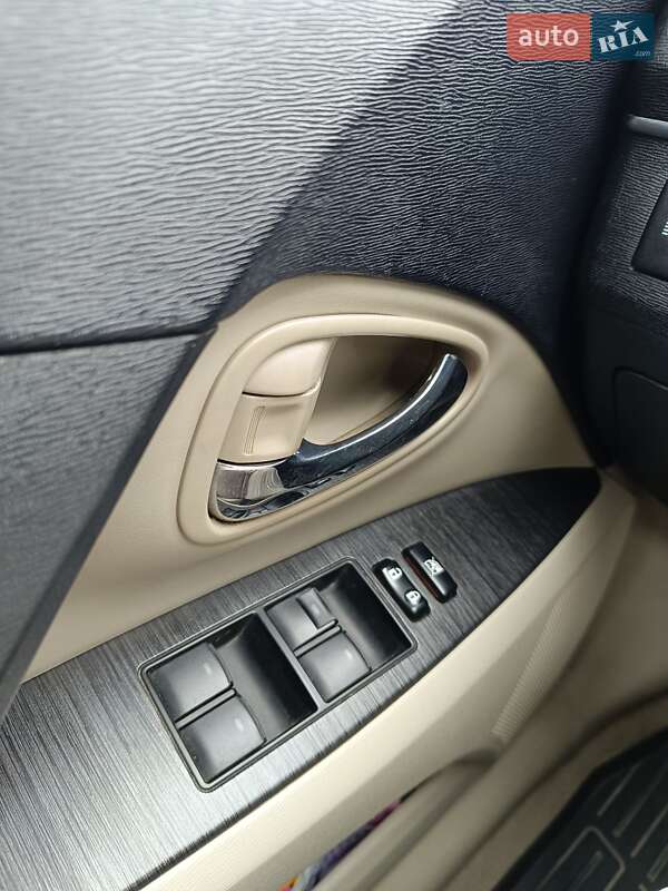 Універсал Toyota Avensis 2011 в Львові