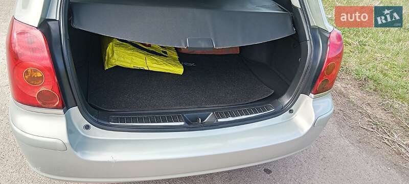 Універсал Toyota Avensis 2003 в Бару