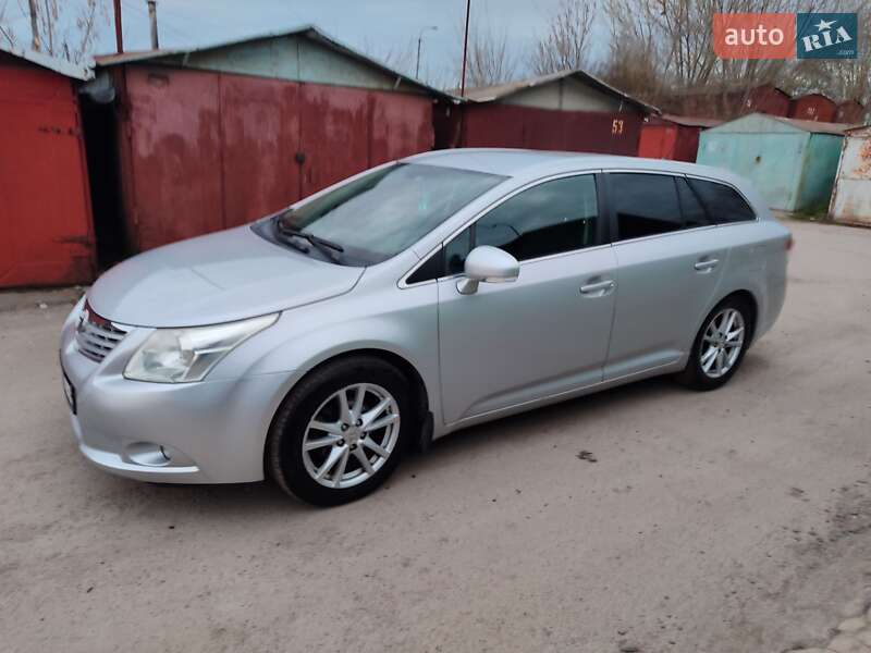 Универсал Toyota Avensis 2010 в Ровно