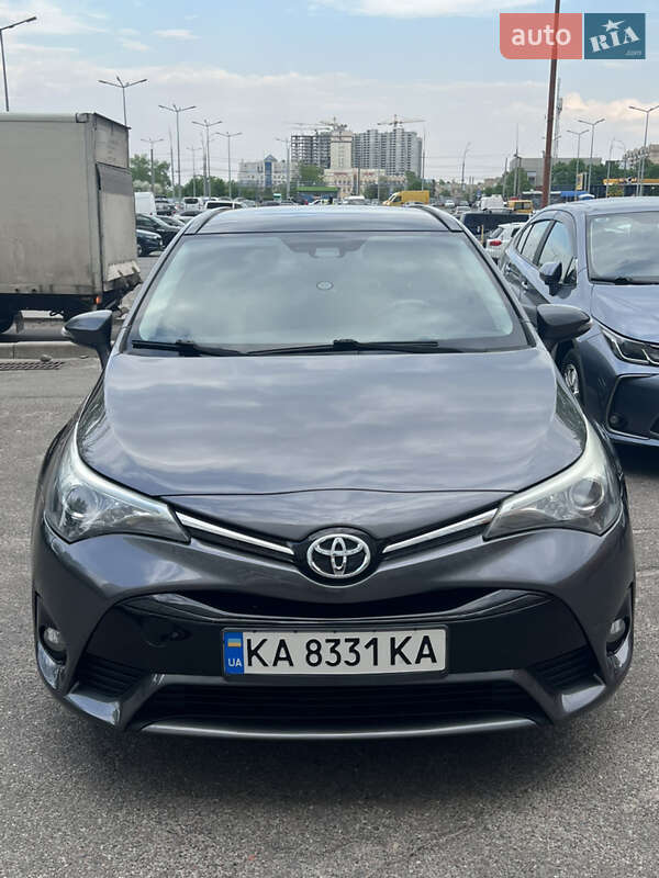 Универсал Toyota Avensis 2015 в Киеве