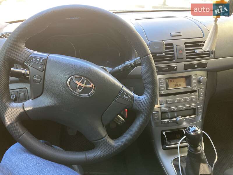 Лифтбек Toyota Avensis 2006 в Ровно