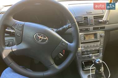 Лифтбек Toyota Avensis 2006 в 