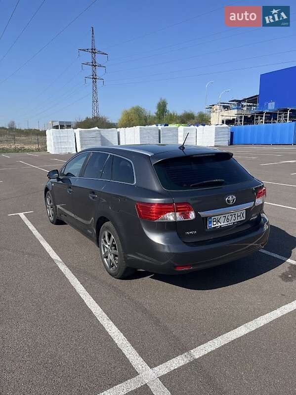 Універсал Toyota Avensis 2012 в Рівному