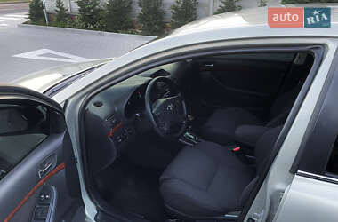 Ліфтбек Toyota Avensis 2004 в 