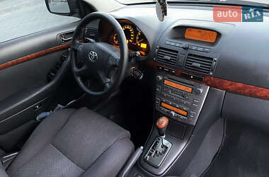 Ліфтбек Toyota Avensis 2004 в 