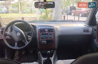 Седан Toyota Avensis 2000 в 