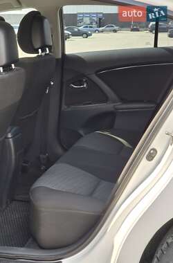 Седан Toyota Avensis 2011 в 