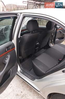 Седан Toyota Avensis 2004 в 