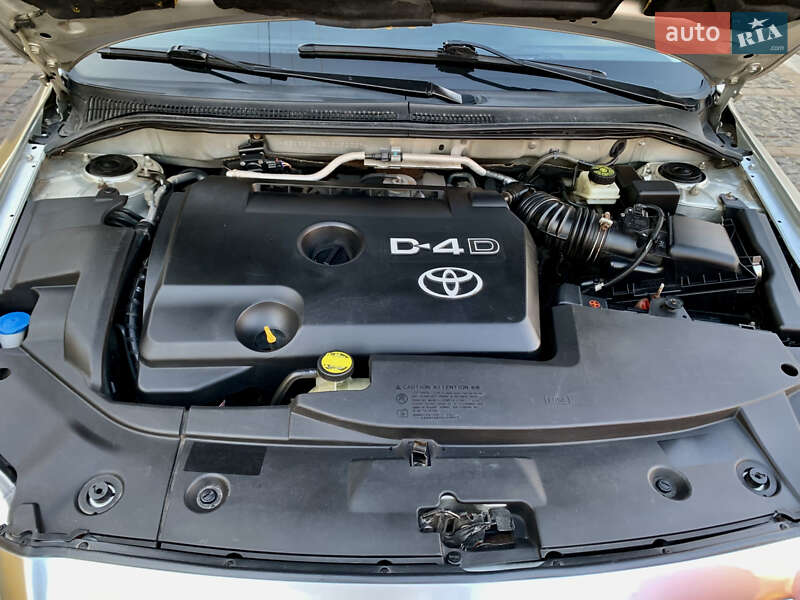 Универсал Toyota Avensis 2008 в Гайвороне