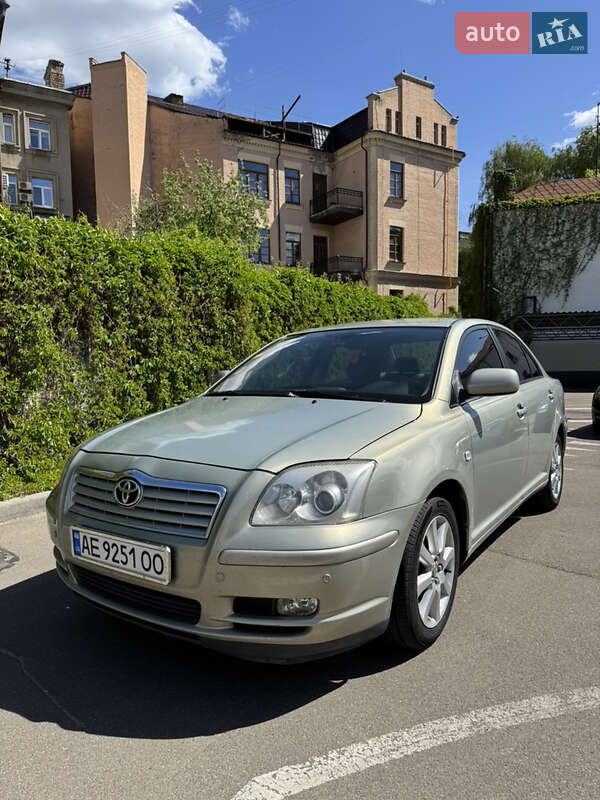 Седан Toyota Avensis 2005 в 