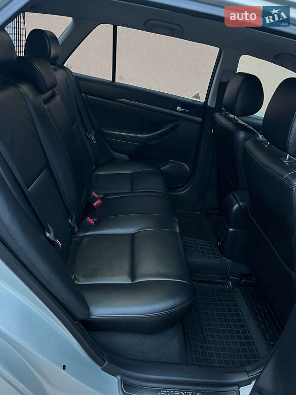 Універсал Toyota Avensis 2008 в Житомирі