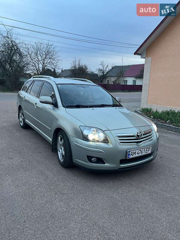 Універсал Toyota Avensis 2008 в Житомирі