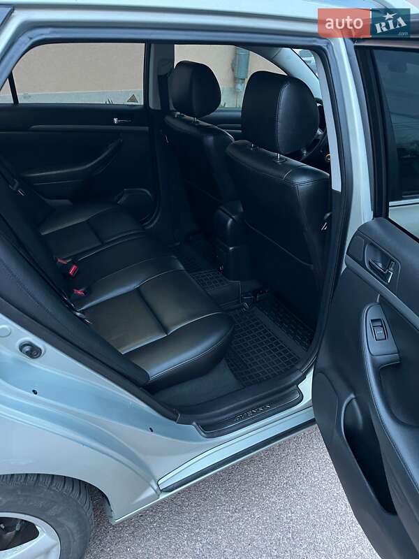 Універсал Toyota Avensis 2008 в Житомирі