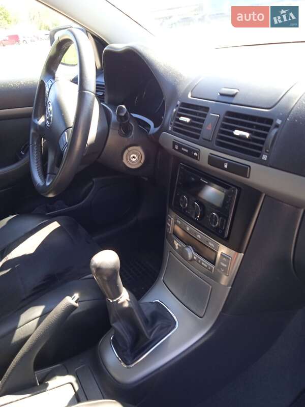 Универсал Toyota Avensis 2006 в Ужгороде