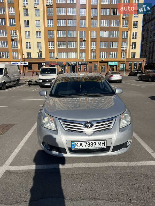 Седан Toyota Avensis 2008 в Киеве