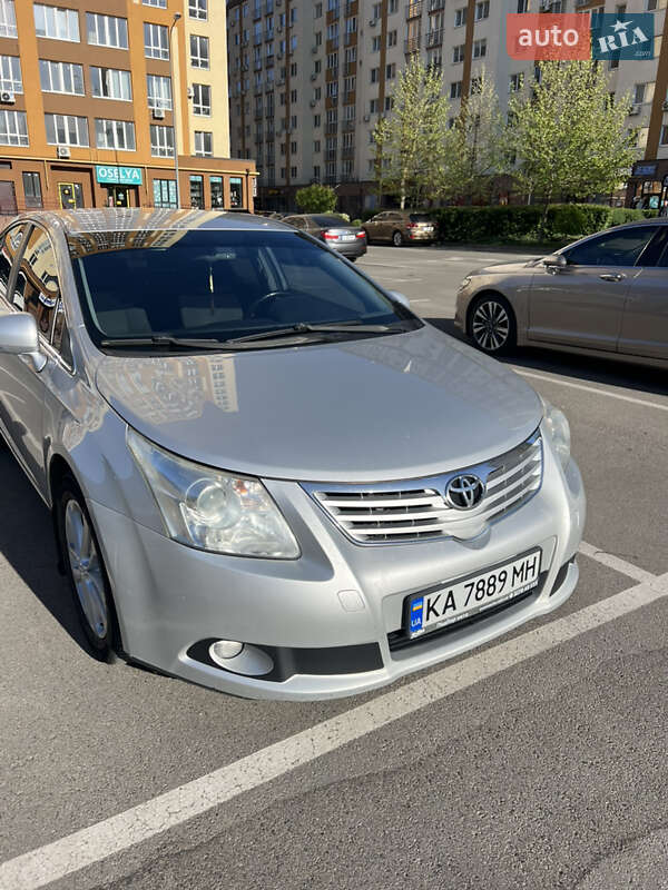 Седан Toyota Avensis 2008 в Киеве