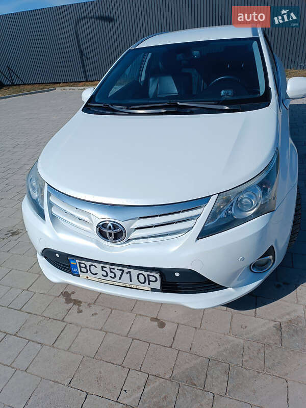 Універсал Toyota Avensis 2013 в Бережанах