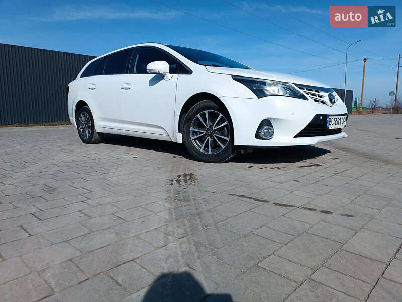 Універсал Toyota Avensis 2013 в Бережанах