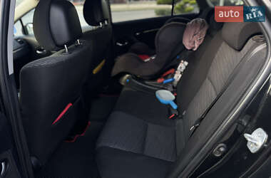 Универсал Toyota Avensis 2011 в 
