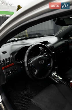 Седан Toyota Avensis 2005 в 