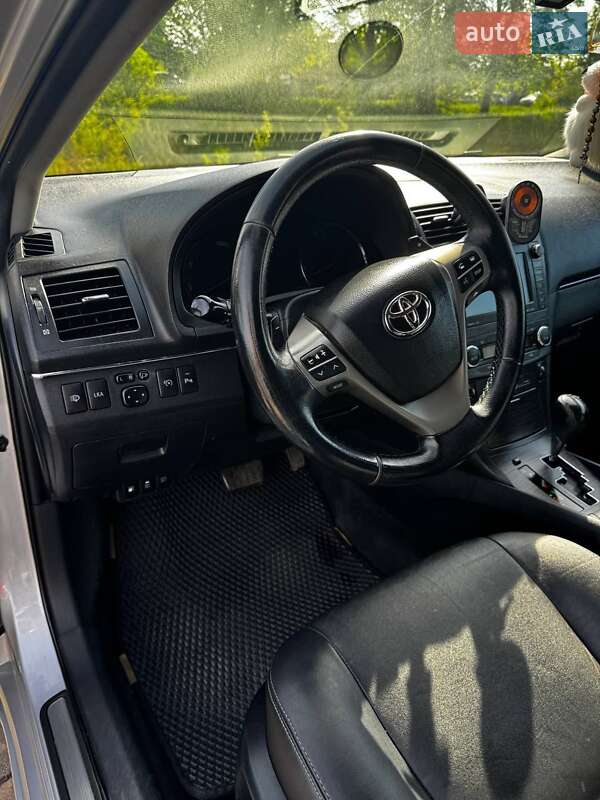 Седан Toyota Avensis 2009 в Стрые