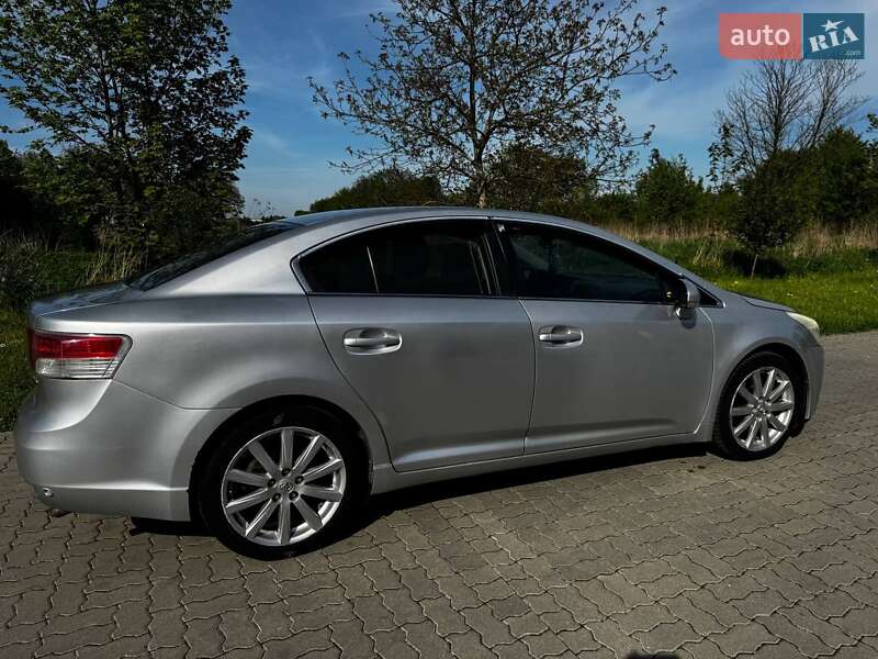 Седан Toyota Avensis 2009 в Стрые