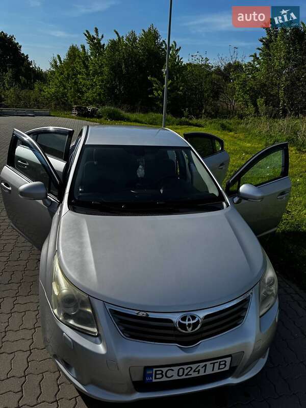 Седан Toyota Avensis 2009 в Стрые