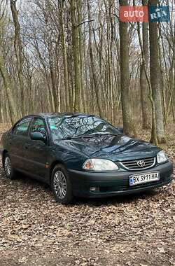 Седан Toyota Avensis 2001 в Джулинці