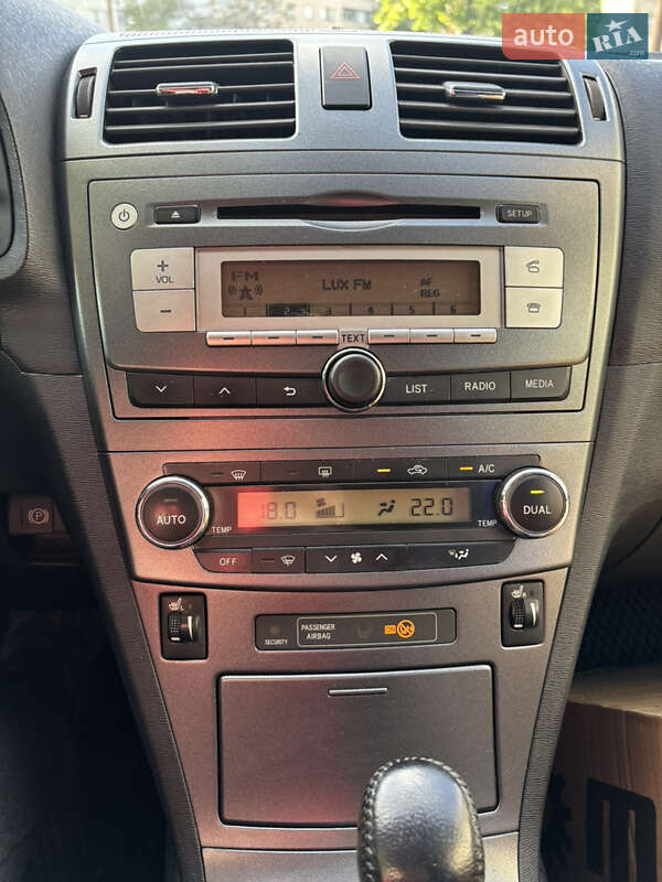 Седан Toyota Avensis 2012 в Днепре