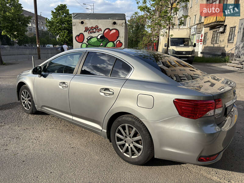 Седан Toyota Avensis 2012 в Днепре